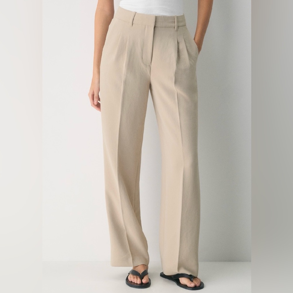 Aritzia Wilfred The Effortless Pant in Light Beige